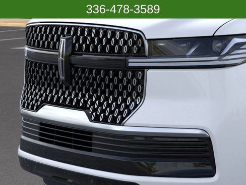 New 2026 Lincoln Navigator Premiere AWD/4WD image 17