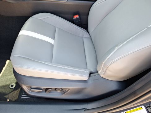 Used 2025 Toyota Camry SE FWD image 16