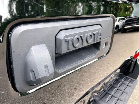 Certified 2022 Toyota Tacoma SR5 AWD/4WD image 29