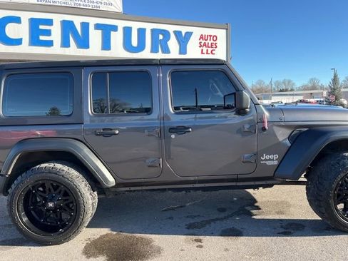 Used 2018 Jeep Wrangler Unlimited Sport AWD/4WD image 12