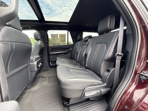 Used 2024 Ford Expedition Platinum image 26