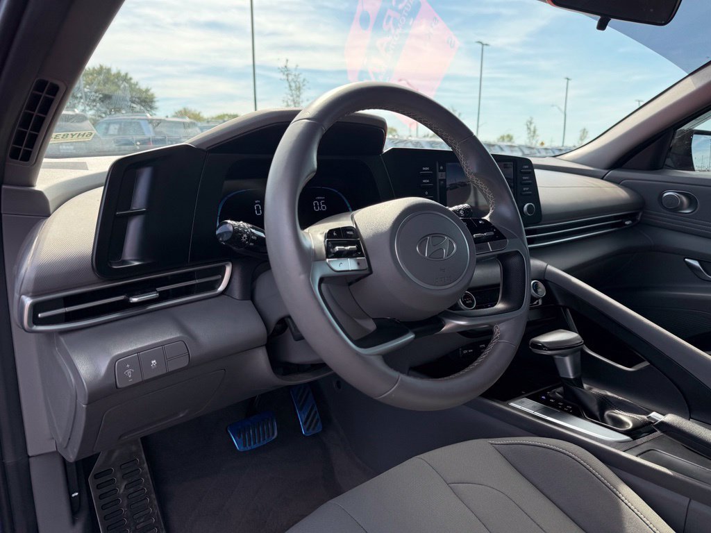 Certified 2025 Hyundai Elantra Sport FWD image 10