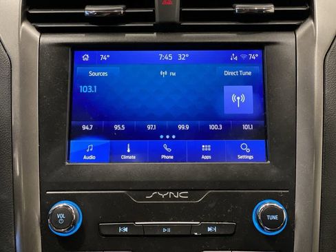 Used 2020 Ford Fusion SE image 19