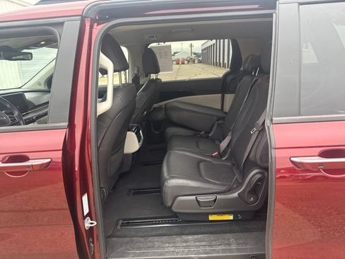 Used 2023 Kia Carnival SX FWD image 4
