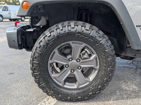 Used 2017 Jeep Wrangler Unlimited Rubicon image 6