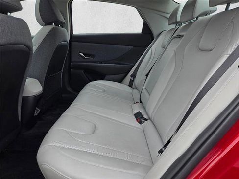 Used 2025 Hyundai Elantra Limited FWD image 18