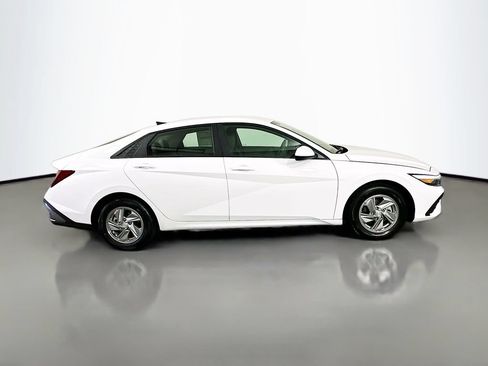 New 2026 Hyundai Elantra SE FWD image 4