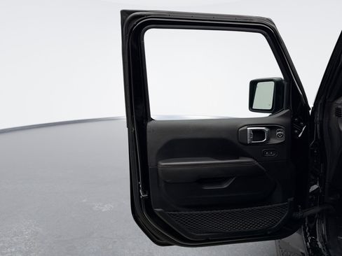 Used 2022 Jeep Gladiator Overland image 9