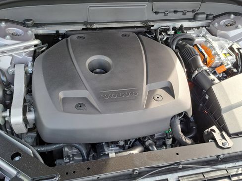 New 2026 Volvo XC60 T8 Ultra w/ Climate Package image 9