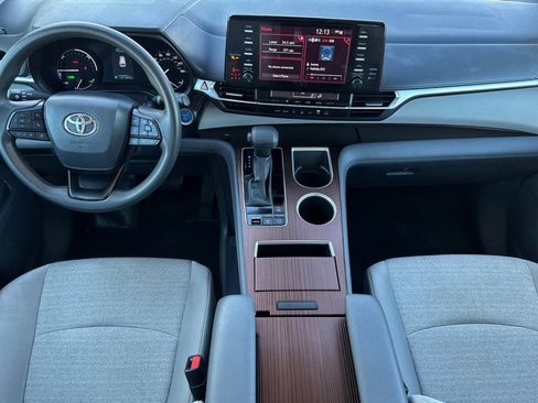 Used 2024 Toyota Sienna LE image 16