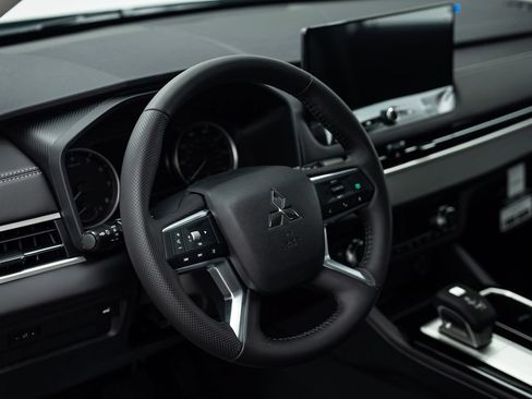 New 2025 Mitsubishi Outlander SE AWD/4WD image 12