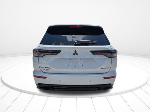 New 2026 Mitsubishi Outlander LE FWD image 5