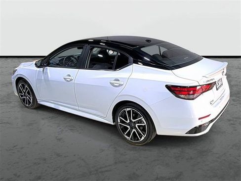 Used 2025 Nissan Sentra SR FWD image 2