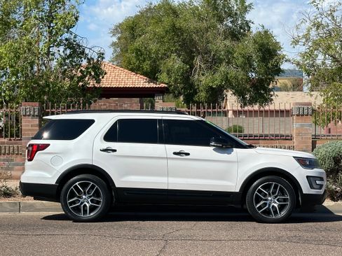 Used 2017 Ford Explorer Sport w/ Equipment Group 401A image 9
