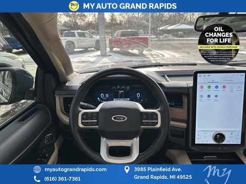 Used 2022 Ford Expedition Limited image 26