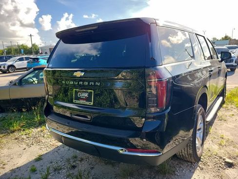 Used 2025 Chevrolet Suburban LS RWD image 3