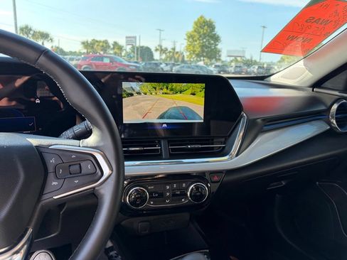 Used 2025 Chevrolet Trax LT w/ Driver Confidence Package FWD image 21