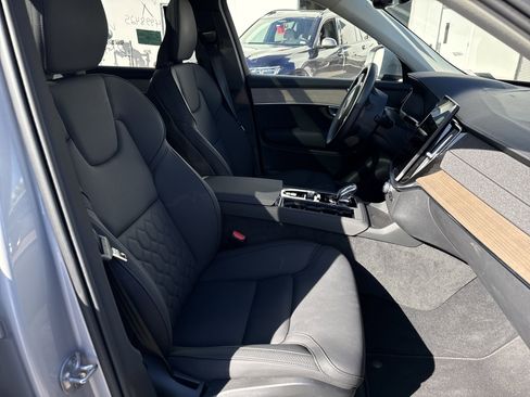 Used 2025 Volvo XC90 B6 Plus image 35