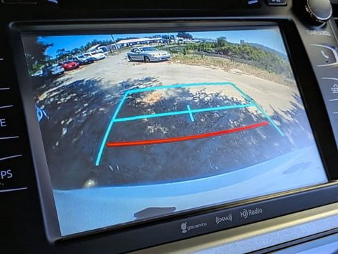 Used 2017 Toyota Highlander SE image 6