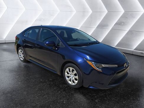 Used 2025 Toyota Corolla LE FWD image 3