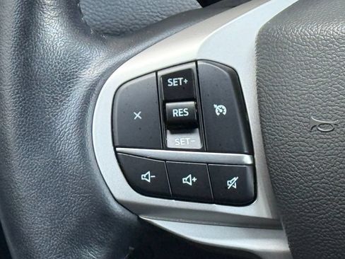 Used 2022 Ford Explorer XLT w/ Equipment Group 202A AWD/4WD image 31