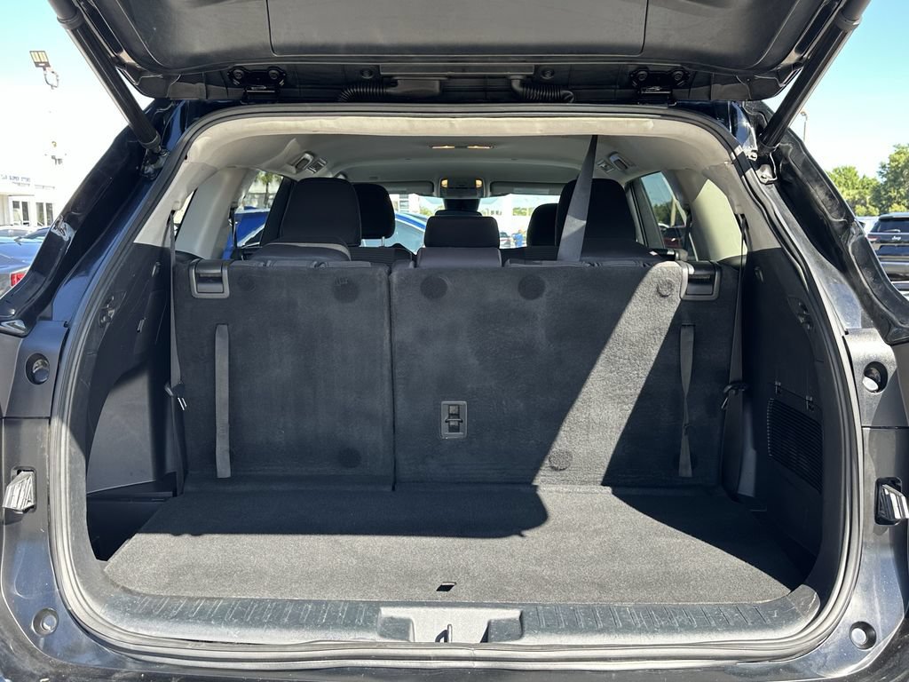 Used 2022 Toyota Highlander LE FWD image 12