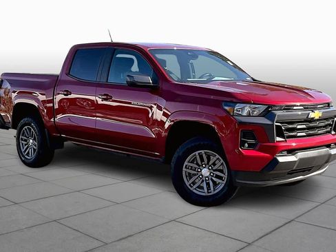 Used 2023 Chevrolet Colorado LT w/ LT Convenience Package image 2