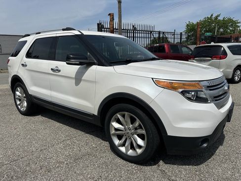 Used 2015 Ford Explorer XLT w/ Equipment Group 202B AWD/4WD image 2