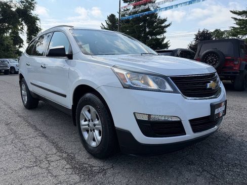 Used 2017 Chevrolet Traverse LS AWD/4WD image 3