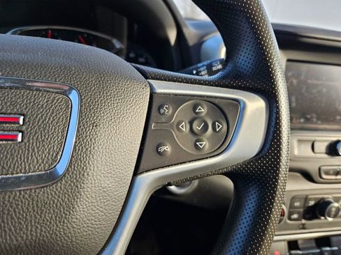 Used 2024 GMC Terrain SLE w/ Driver Convenience Package image 15