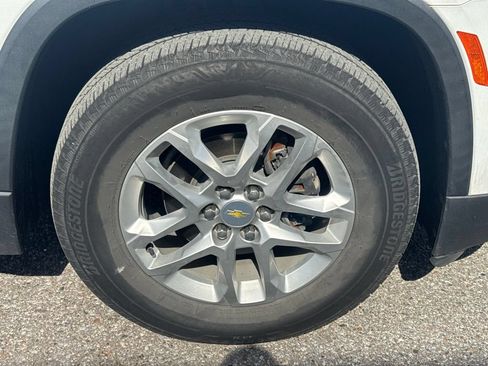 Used 2022 Chevrolet Traverse LS FWD image 6
