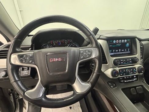 Used 2020 GMC Yukon XL SLT w/ Premium Edition AWD/4WD image 31
