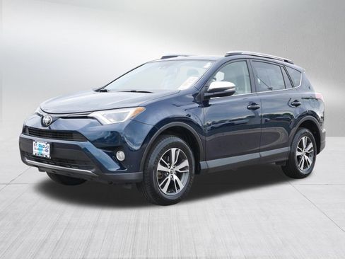 Used 2018 Toyota RAV4 XLE AWD/4WD image 3