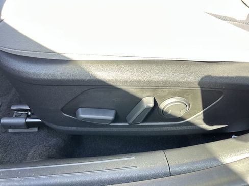 New 2025 Hyundai Elantra Limited image 22