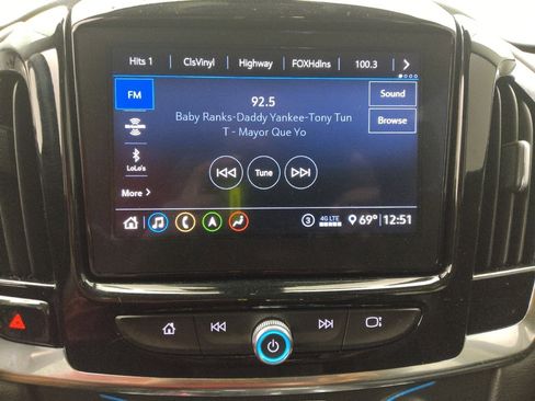 Used 2021 Chevrolet Traverse LT w/ LT Premium Package image 25