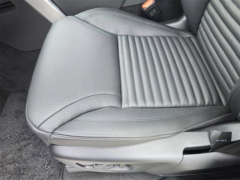 New 2026 Land Rover Discovery Limited Edition image 31