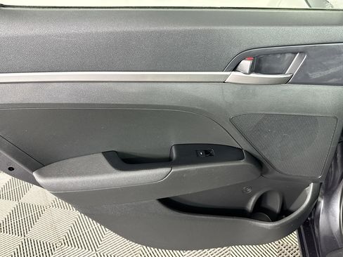 Used 2020 Hyundai Elantra SE w/ Cargo Package (C1) image 24