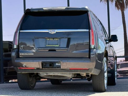 Used 2016 Cadillac Escalade Platinum RWD image 11