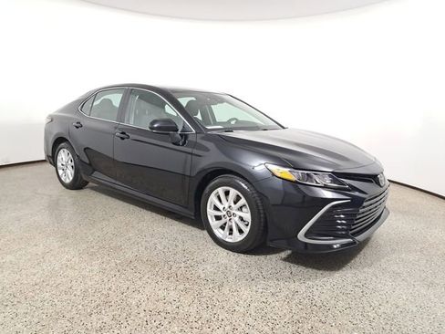 Used 2024 Toyota Camry LE image 4