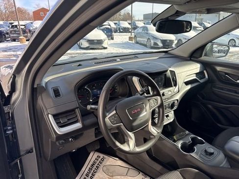 Used 2024 GMC Terrain SLE image 9