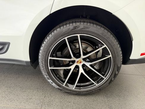 Used 2026 Porsche Macan AWD/4WD image 11