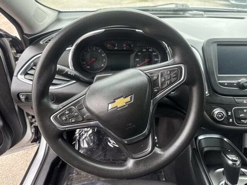 Used 2017 Chevrolet Malibu LT FWD image 16