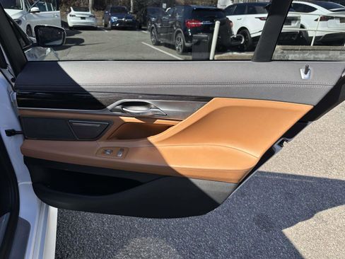 Used 2020 BMW 750i xDrive w/ M Sport Package image 19