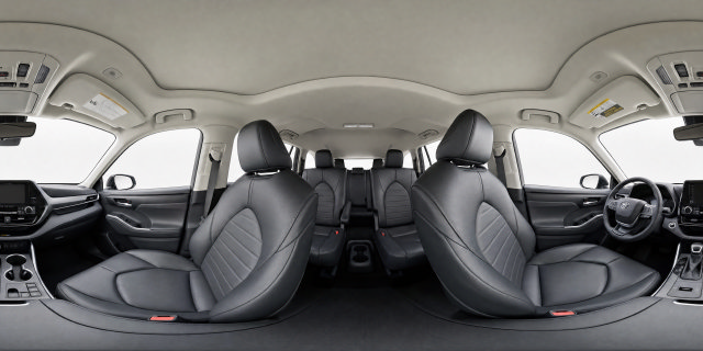 Used 2024 Toyota Highlander XLE FWD image 9