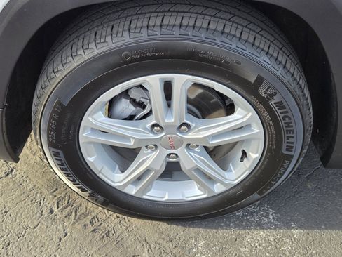 Used 2024 GMC Terrain SLE image 9