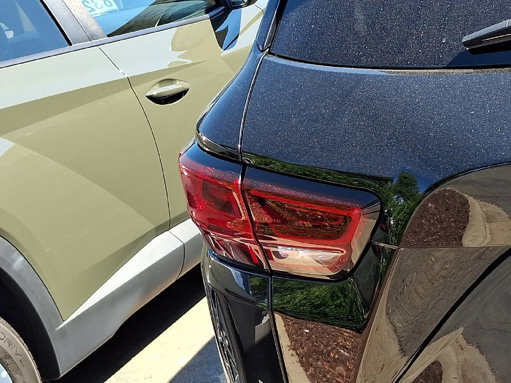 Used 2025 Chevrolet Blazer LT FWD image 9