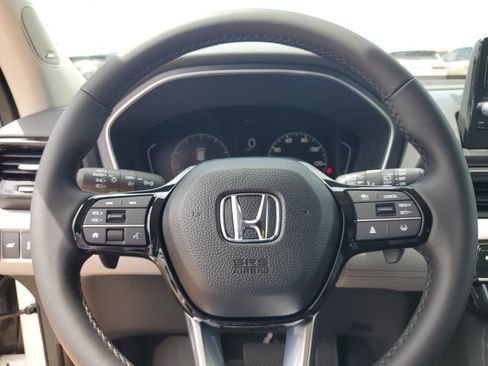 New 2025 Honda Pilot Touring image 21