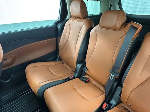 New 2026 Kia Carnival EX FWD image 14