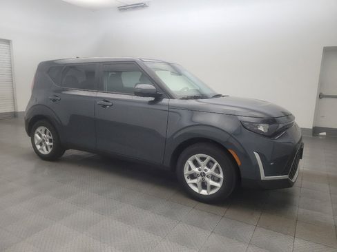 Used 2025 Kia Soul LX image 11