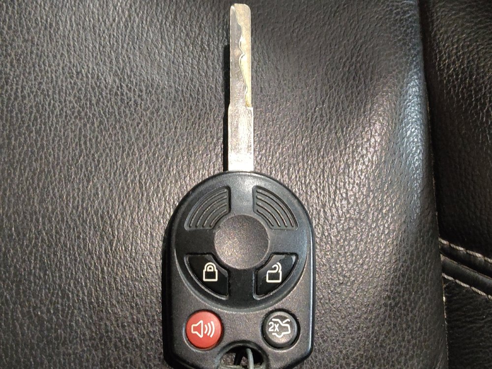 Used 2018 Ford Escape SEL w/ Ford Safe & Smart Package FWD image 32